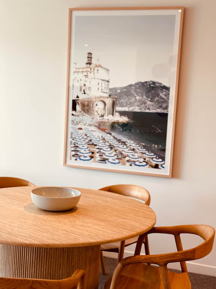 Dining area image 1