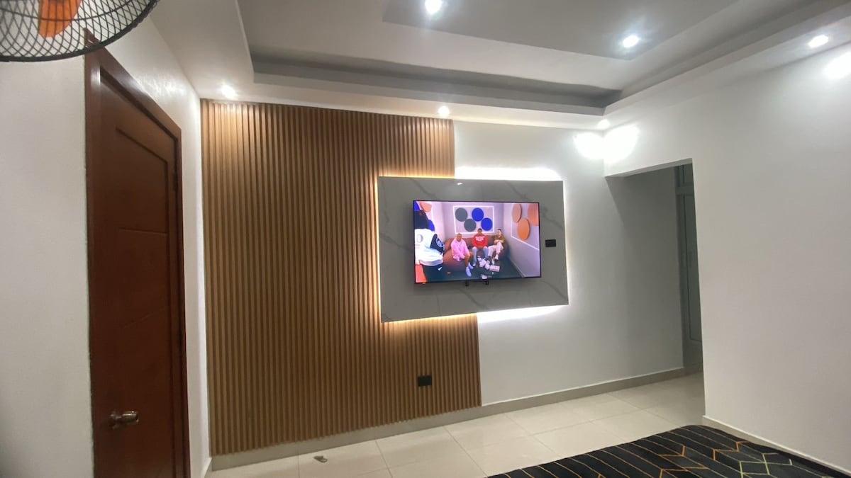 Modern Luxury Home with Private Pool-Central Baní
