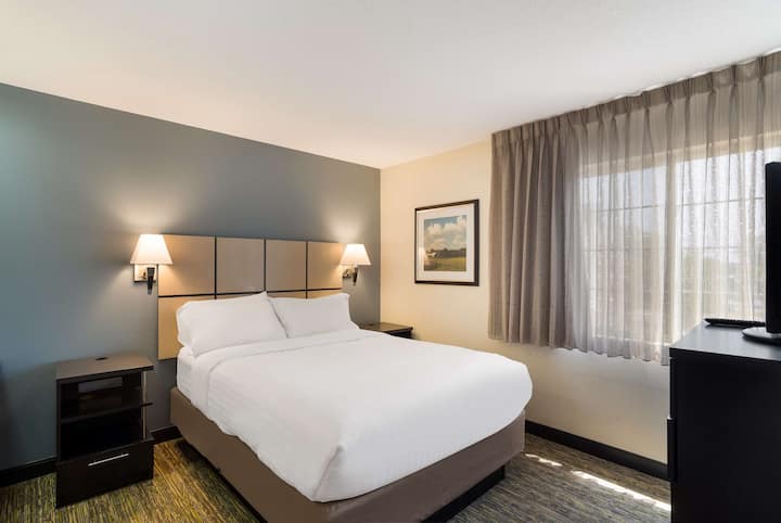 Suite W/ Kitchen, Close To Zoo & Local Attractions - Brentwood, TN