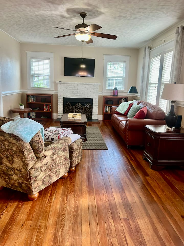 Charming Cottage By The Lake. - Sebring, FL