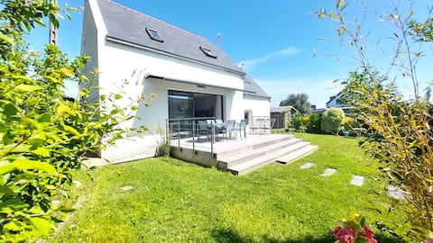 The Sanderling 300 m from the sea