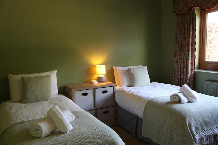 Habitación doble con dos camas individuales, perfecta para niños o amigos