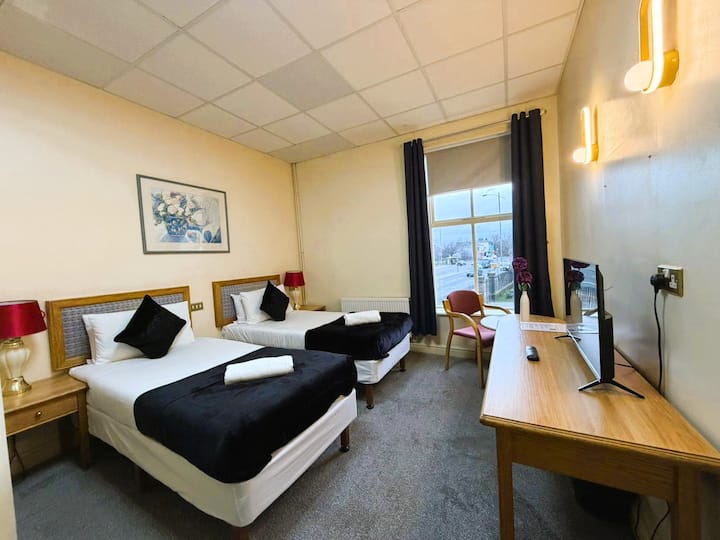 Twin Room At Throstles Nest Hotel - Liverpool