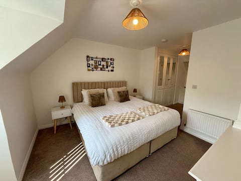 "The Lakes" 3 bed house CBS Arena,  NEC / BHX, M6