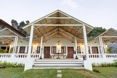 Charming Ac 4BR on Coffee Estate with Lake & Pool