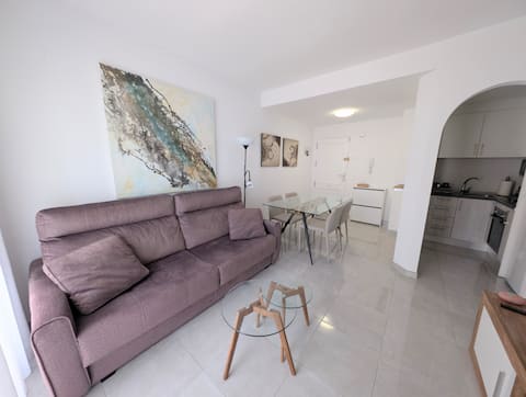 Airbnb con mejor rendimiento: Bright & Cozy 2BR apartment near the beach en Torrevieja