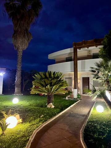 [400m dal mare] Villa lussuosa con piscina SPA gallery image 2