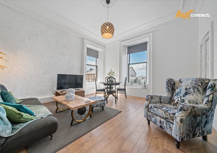 Modern 2-bed Apartment | Sleeps 4 | Gourock - Helensburgh, UK