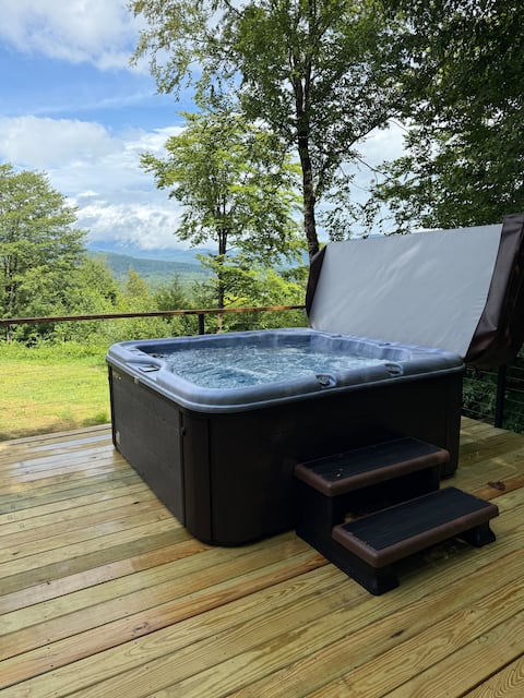 Mountaintop Cabin with Incredible View