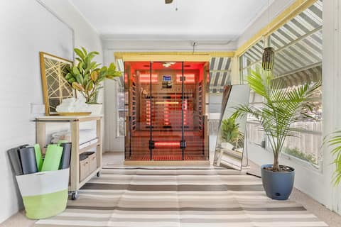 Football HOF Escape | Sauna, Calm & Comfortable