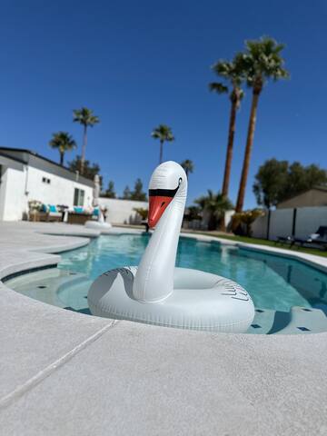 Casa Serena•Luxe Spacious Home•Close to the Strip gallery image 4