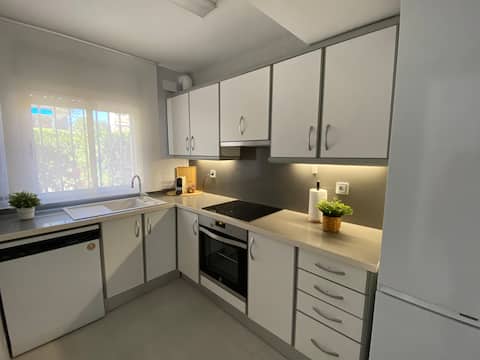 Airbnb con mejor rendimiento: Less than 100 meters from the beach, with a private garden and pool en Torredembarra