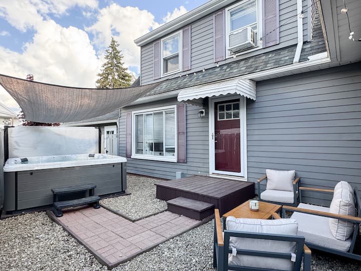 LKWD Retreat - Hot Tub, Fenced Yard, PET friendly