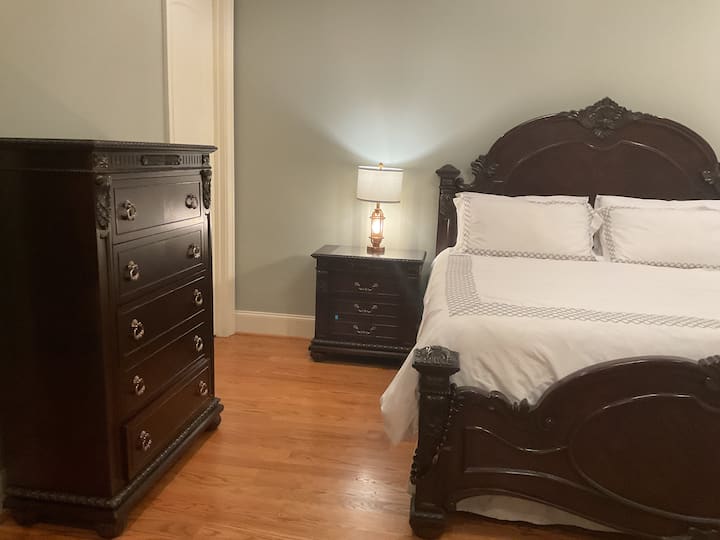 Schlafzimmer 1
