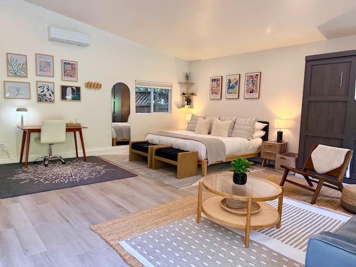 Stylish Casita / Walk To Shops, Dining & Metro - Los Angeles, CA