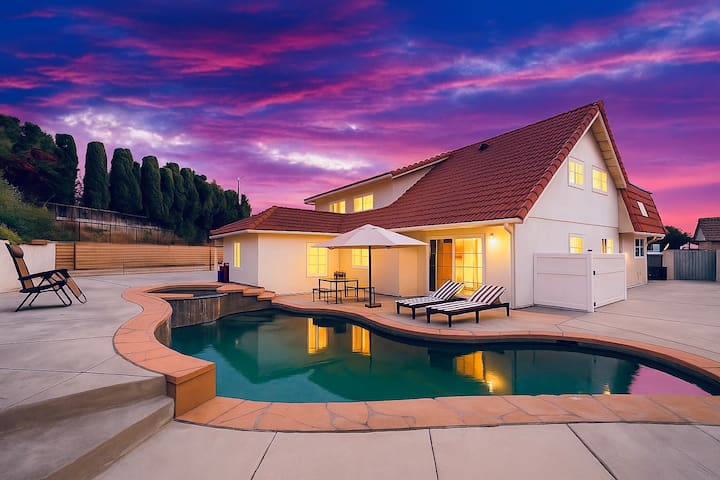 Pool & Hot Tub! 3000Sqft King Beds/Disneyland/Kids