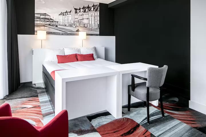 Convenient Stay In Helmond With Onsite Pool - Helmond