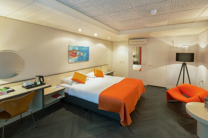 Enjoy Onsite Dining, Pool, & Free Parking In Zeist - Provincie Utrecht