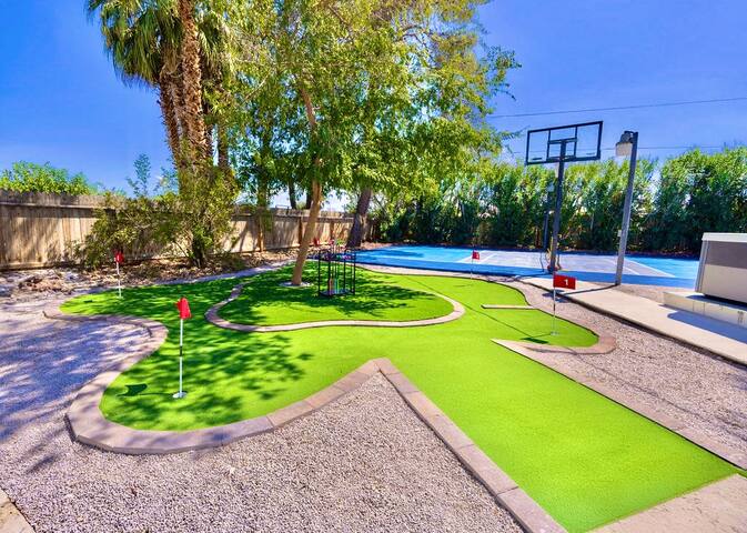 Insta-Worthy Oasis- Pickleball, Bball, Mini Golf gallery image 4