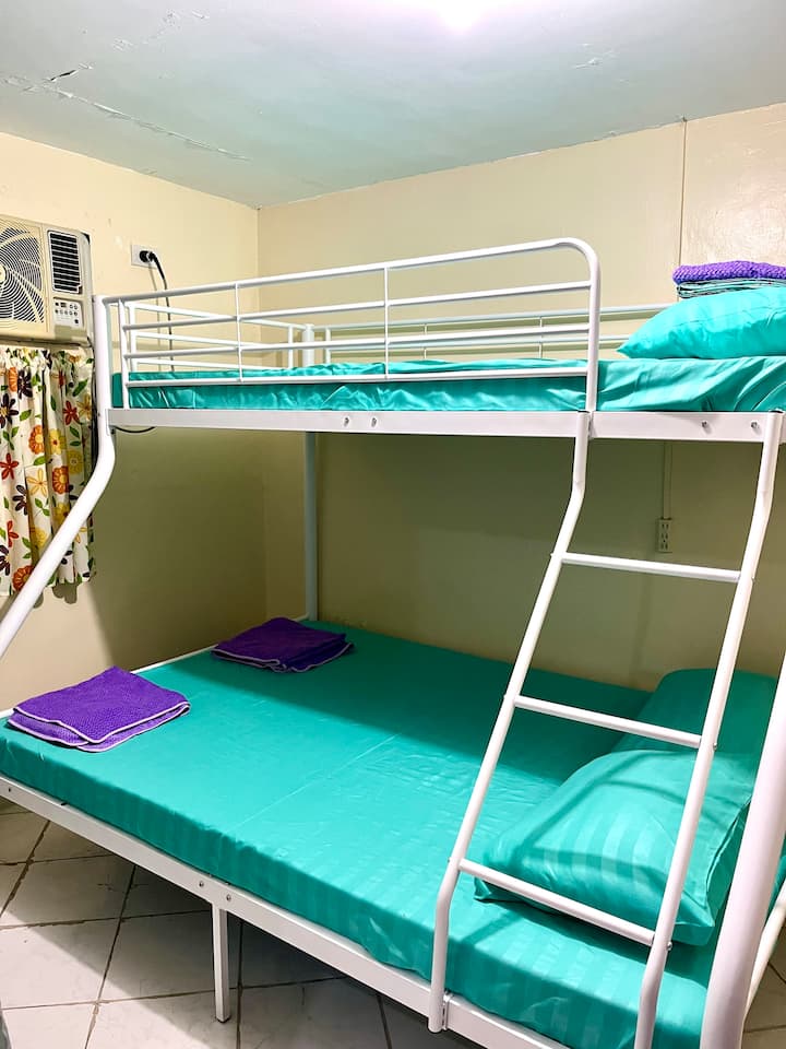 ألوان أغطية سرير مختلفة