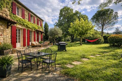 Large family home for 11 people with garden – Drôme