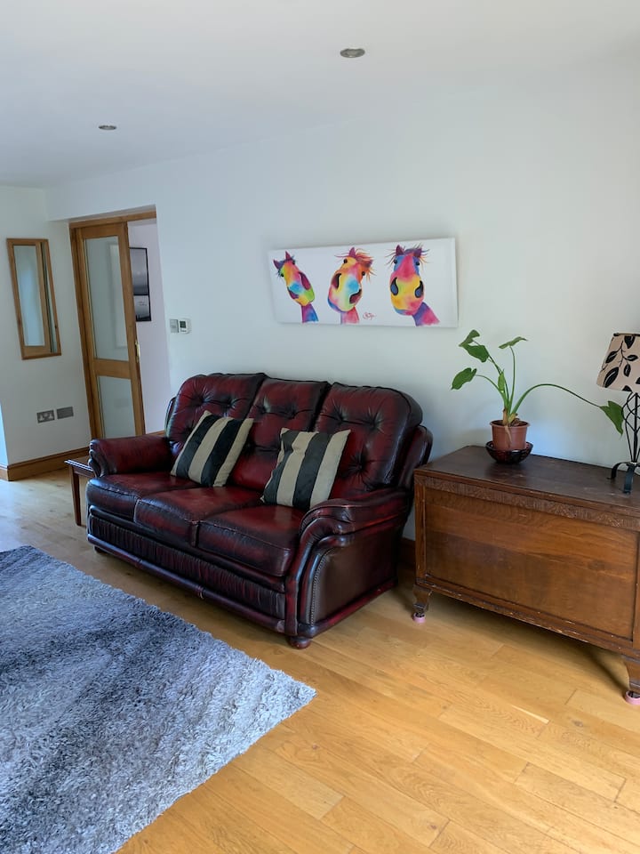 Garden View 2-bedrooms In Tan Y Bedw Barn - Wrexham