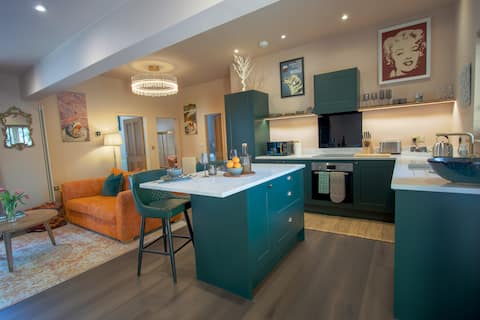 Top performing Airbnb: Oakthwaite Lodge in Windermere And Bowness