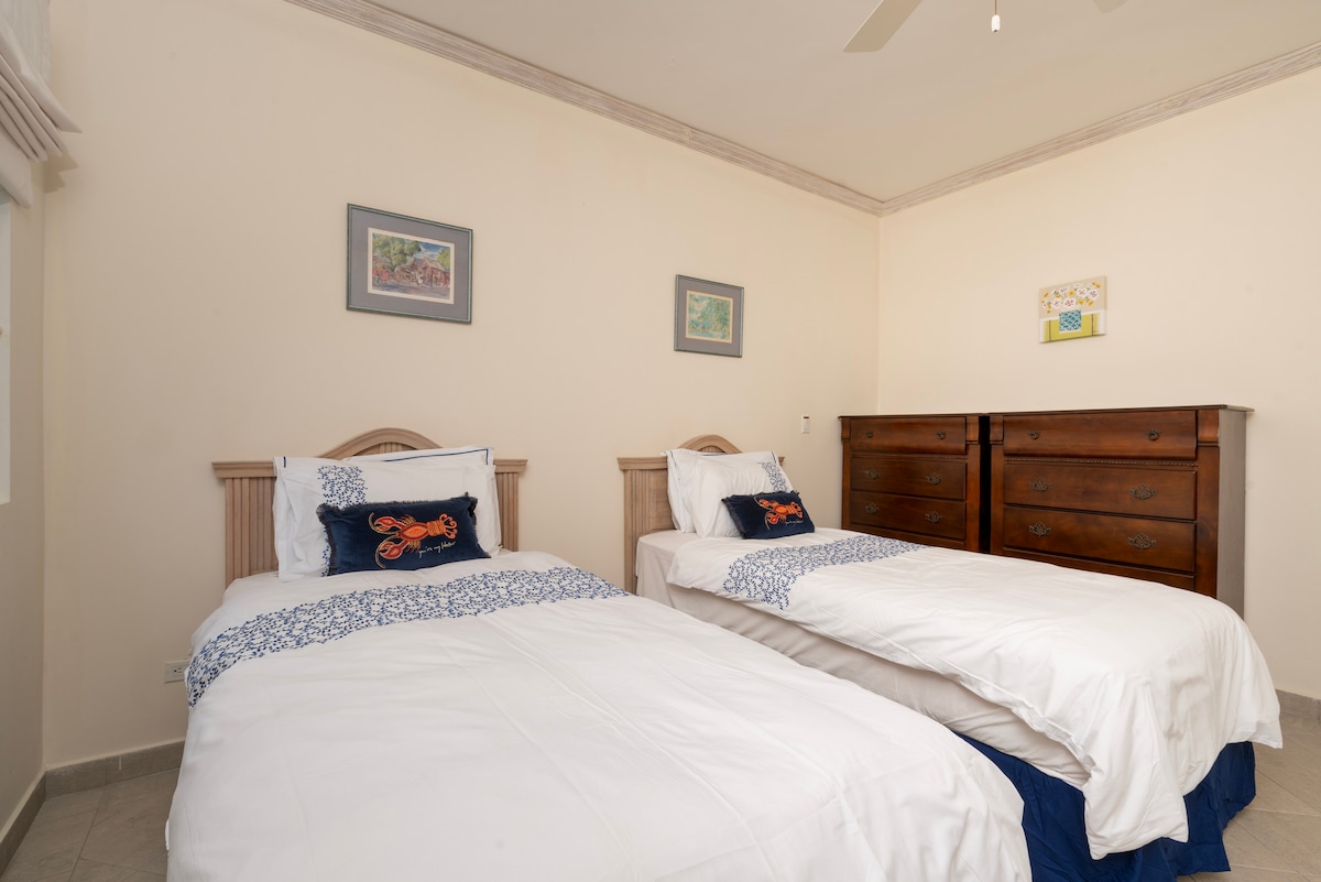 Bedroom 4 has twin beds, air conditioning, a ceiling fan and an en suite.