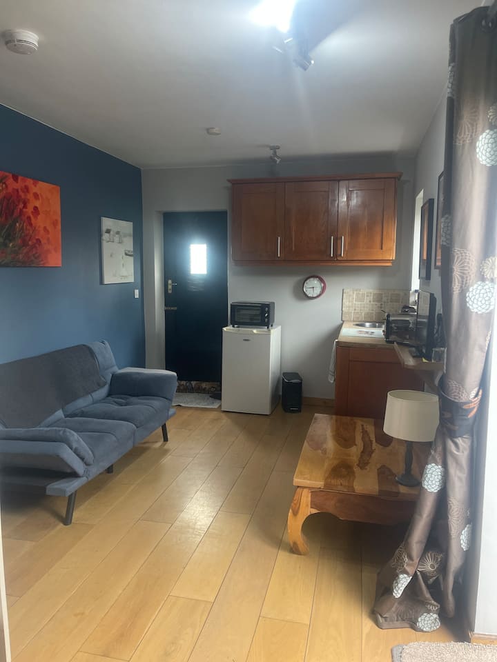Private Room , Self Contained. - Newmarket, UK
