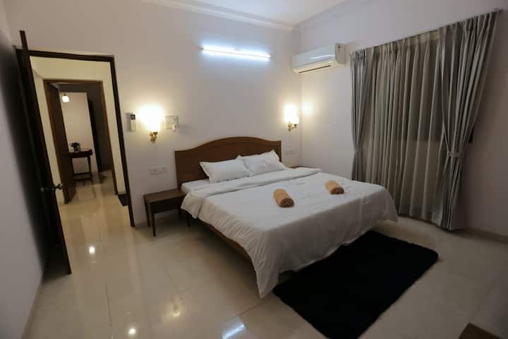 Bedroom 1 image 2