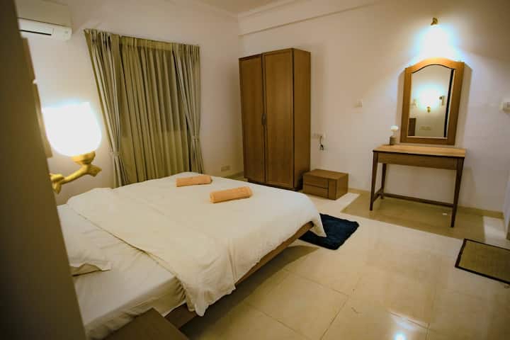 Bedroom 1 image 3
