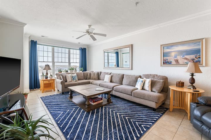Oceanfront Condo With Balcony & Pool - Sandbridge Beach, VA