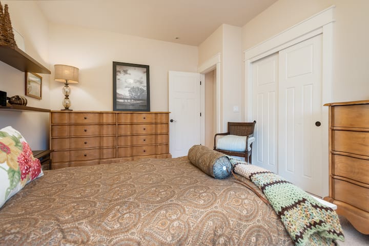 سرير مزدوج مع سرير قابل للسحب 