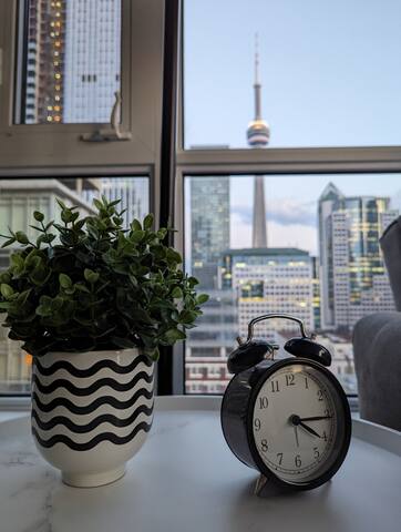 Sunsets with the CN Tower gallery image 5