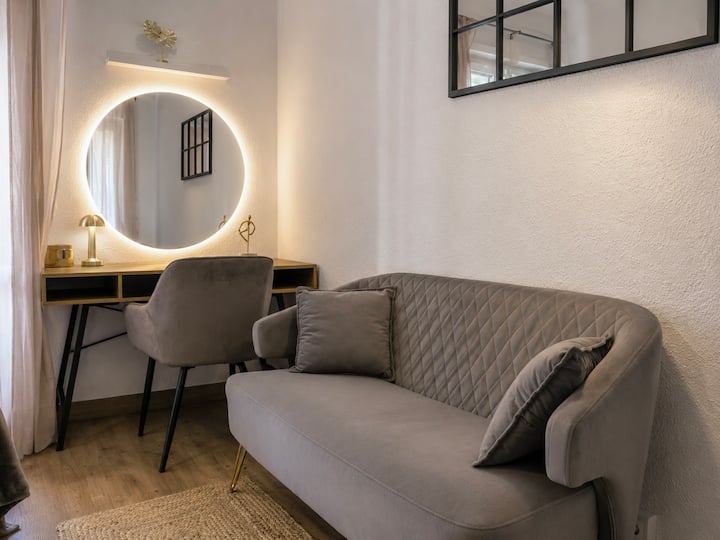 Am2-elegant Boutique Room With Balcony&workspace. - Alicante