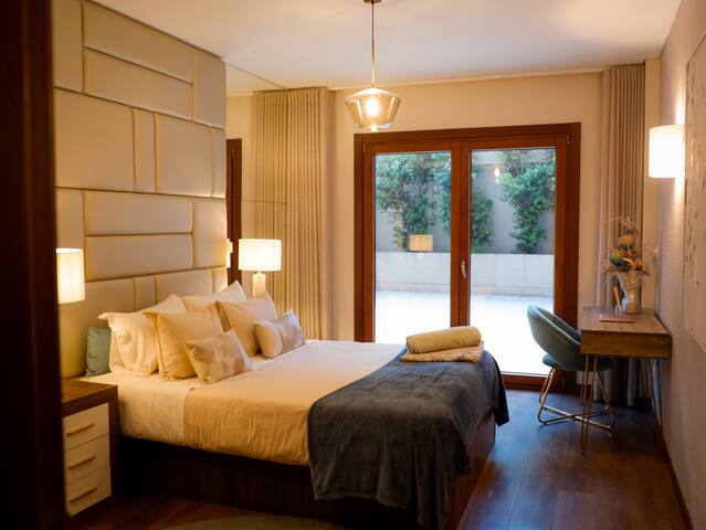 Luxury 2BR Spacious & Stylish W/Patio near Metro