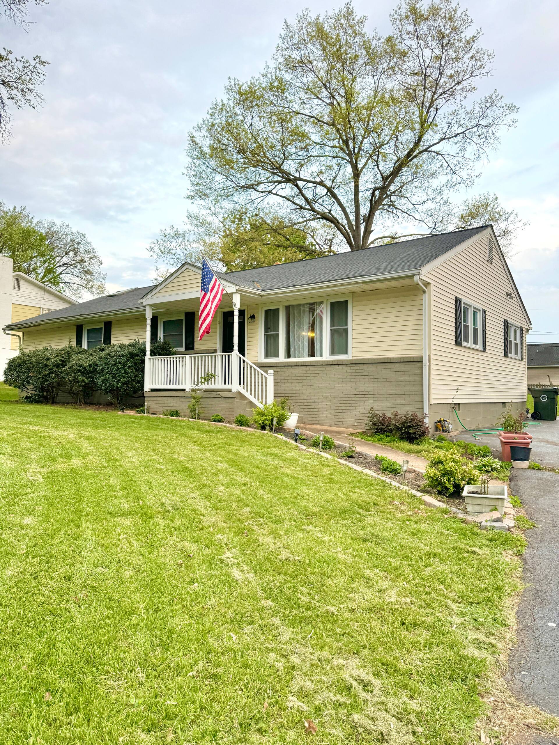 Cozy & Spacious Home in Quiet Area