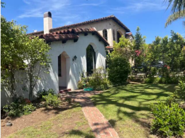 Enchanting Spanish home in Brentwood gallery image 3