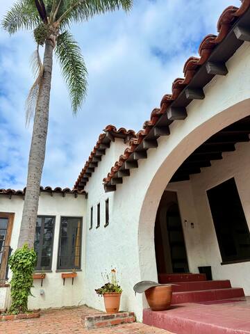 Enchanting Spanish home in Brentwood gallery image 2