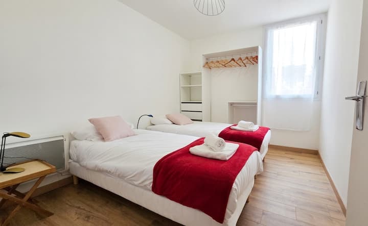 Chambre avec deux lits simples