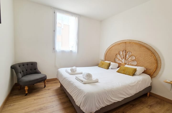 Chambre avec lit double