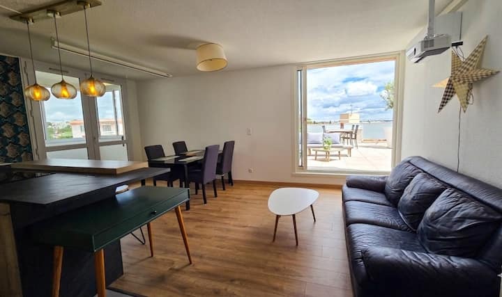 Séjour lumineux de l'appartement