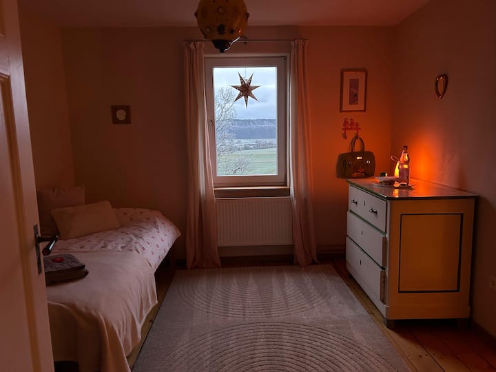 Ružová izba pre ružovú kúpeľňu.