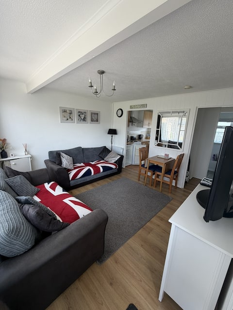 Top Airbnb: 2 Bedroom, 3 Bed Holiday Home in Scratby in Ormesby St. Margaret With Scratby