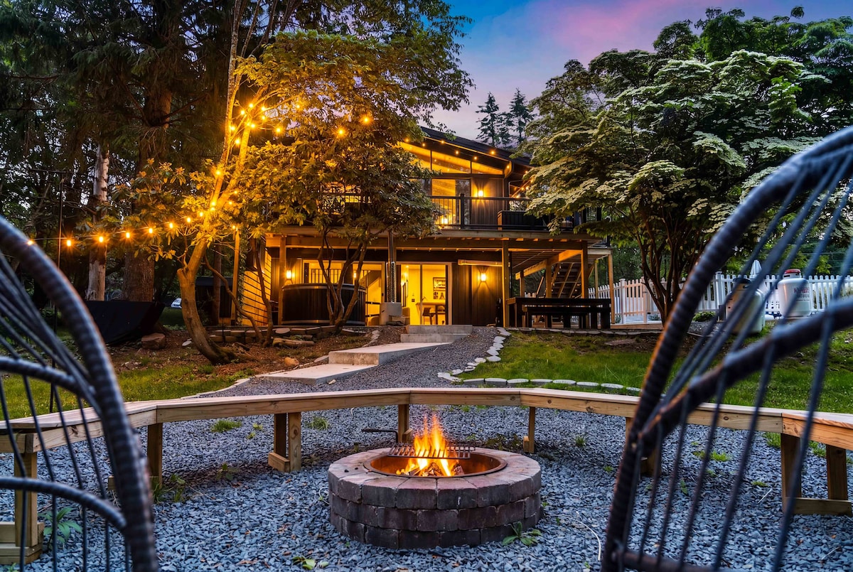 BLVCK Cabin 4 w/ In-ground Pool, Hot tub & Firepit - Cabins for