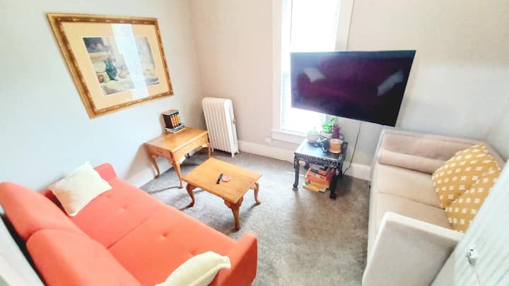 Sunfield: Cozy Pets Welcome Family Downtown Nr Isu - Ames, IA