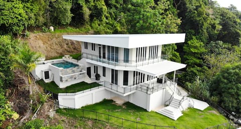 4BR home with Infinity Pool, jacuzzi & firepit