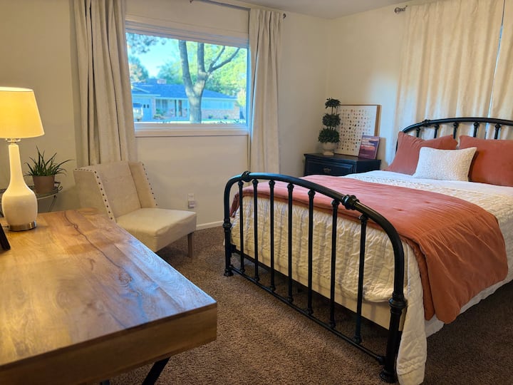 Საწოლი ორადგილიანი კუთხით