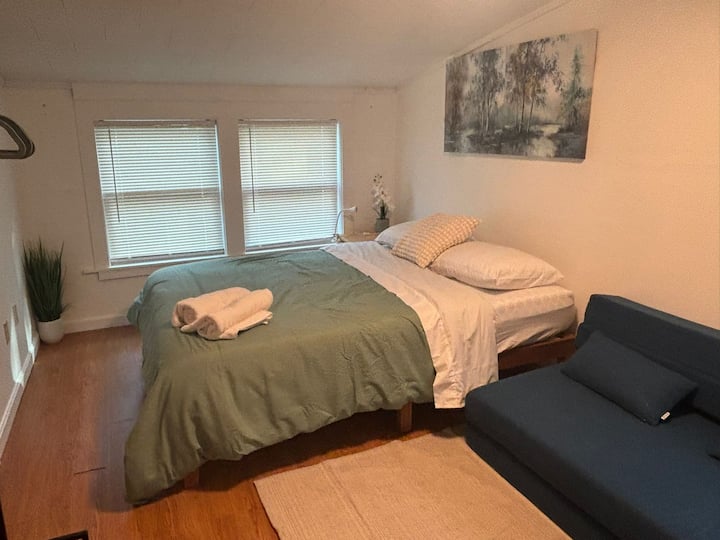 Schlafzimmer 1