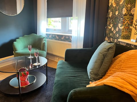 Top performing Airbnb: Apartment in heart of Matlock in Matlock Town